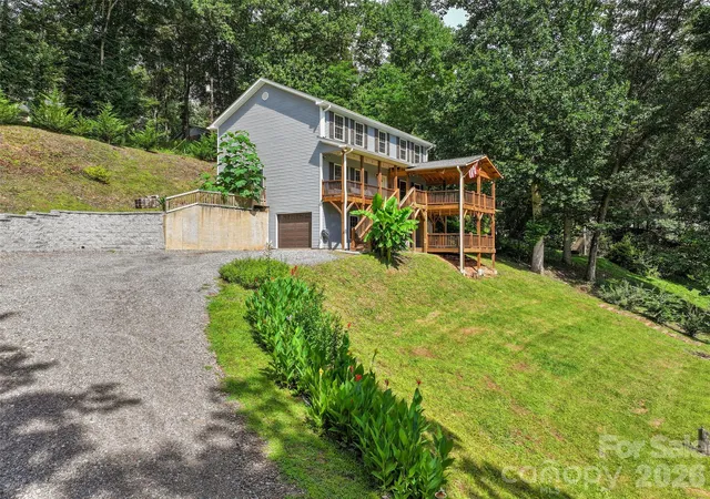 Photo 3 of Single family home for sale at 133 Shadow Oak Ln, Clyde, NC 28721 | MLS# 4408116 | Listing updated on 2026-09-14
