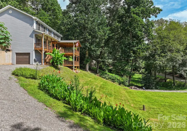Photo 3 of Single family home for sale at 133 Shadow Oak Ln, Clyde, NC 28721 | MLS# 4408116 | Listing updated on 2026-09-14