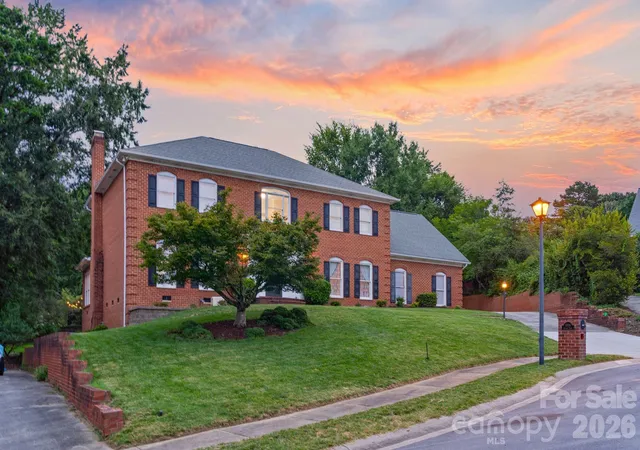 Photo 3 of Single family home for sale at 1006 Chelsea Pl, Matthews, NC 28105 | MLS# 4408287 | Listing updated on 2026-10-05