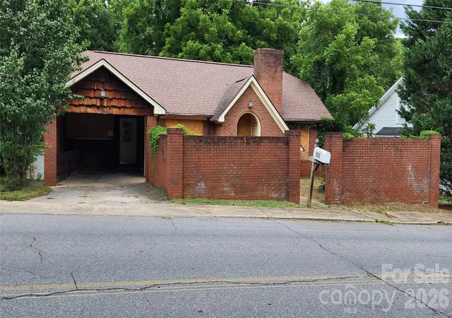 Single family home for sale at 906 Trogdon St, North Wilkesboro, NC 28659 | MLS# 4408405