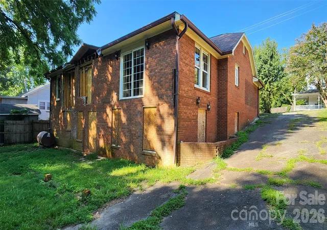 Single family home for sale at 906 Trogdon St, North Wilkesboro, NC 28659 | MLS# 4408405