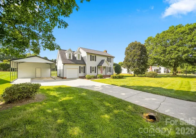 Photo 2 of Single family home for sale at 2325 Winterfield Dr, Gastonia, NC 28056 | MLS# 4408446 | Listing updated on 2026-10-01