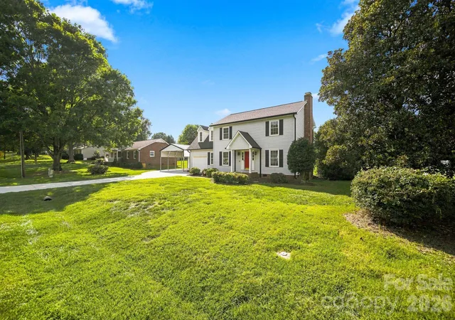 Photo 3 of Single family home for sale at 2325 Winterfield Dr, Gastonia, NC 28056 | MLS# 4408446 | Listing updated on 2026-10-01