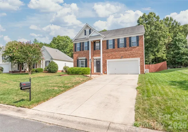 Photo 3 of Single family home for sale at 12319 Silveroak Ln, Charlotte, NC 28277 | MLS# 4408722 | Listing updated on 2026-10-03