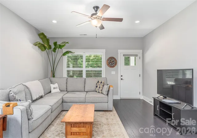Photo 2 of Single family home for sale at 21 Crayton Park Dr, Asheville, NC 28803 | MLS# 4408798 | Listing updated on 2026-09-26