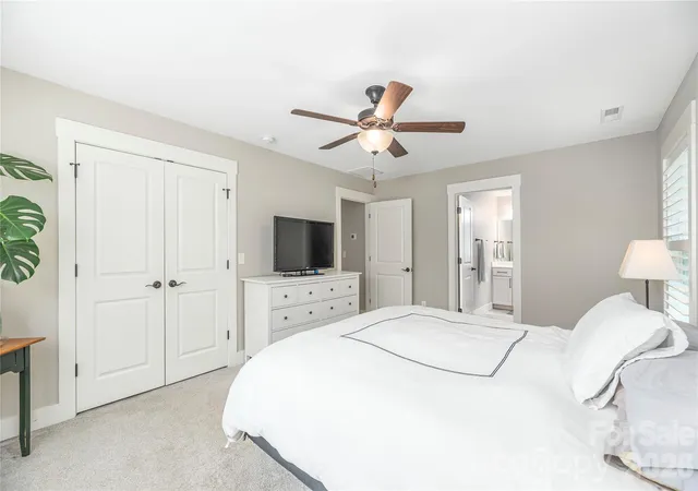 Photo 3 of Single family home for sale at 21 Crayton Park Dr, Asheville, NC 28803 | MLS# 4408798 | Listing updated on 2026-09-26