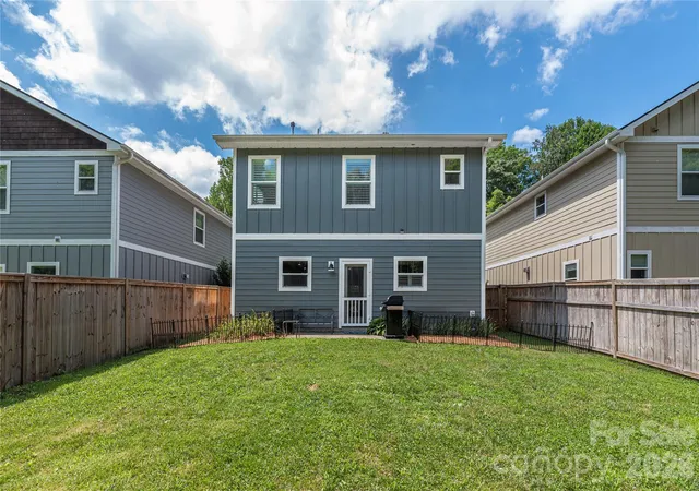 Photo 4 of Single family home for sale at 21 Crayton Park Dr, Asheville, NC 28803 | MLS# 4408798 | Listing updated on 2026-09-26