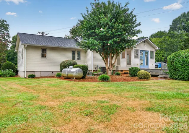Photo 3 of Single family home for sale at 115 Eller Rd, Gastonia, NC 28056 | MLS# 4409479 | Listing updated on 2026-09-11