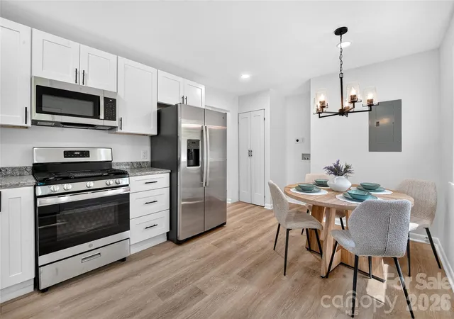Photo 3 of Single family home for sale at 4040 Burnham Ct, Winston Salem, NC 27105 | MLS# 4409615 | Listing updated on 2026-10-02