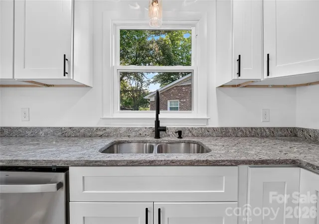 Photo 3 of Single family home for sale at 4040 Burnham Ct, Winston Salem, NC 27105 | MLS# 4409615 | Listing updated on 2026-10-27