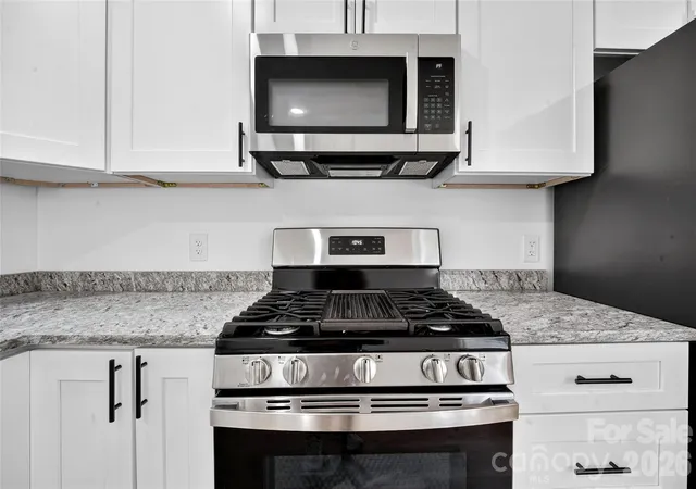 Photo 2 of Single family home for sale at 4040 Burnham Ct, Winston Salem, NC 27105 | MLS# 4409615 | Listing updated on 2026-10-27