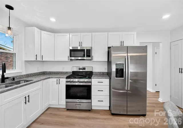 Photo 1 of Single family home for sale at 4040 Burnham Ct, Winston Salem, NC 27105 | MLS# 4409615 | Listing updated on 2026-10-27