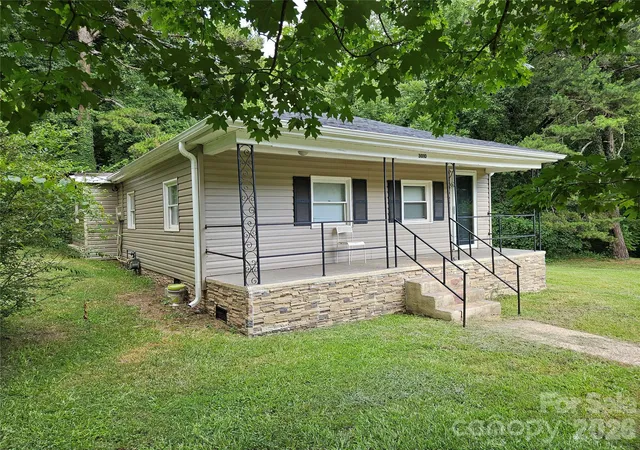 Photo 1 of Single family home for sale at 3010 Capitol Dr, Charlotte, NC 28208 | MLS# 4409690 | Listing updated on 2026-09-15