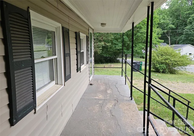 Photo 3 of Single family home for sale at 3010 Capitol Dr, Charlotte, NC 28208 | MLS# 4409690 | Listing updated on 2026-09-15
