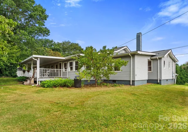 Photo 2 of Single family home for sale at 32 Fair Dr, Candler, NC 28715 | MLS# 4409961 | Listing updated on 2026-09-12