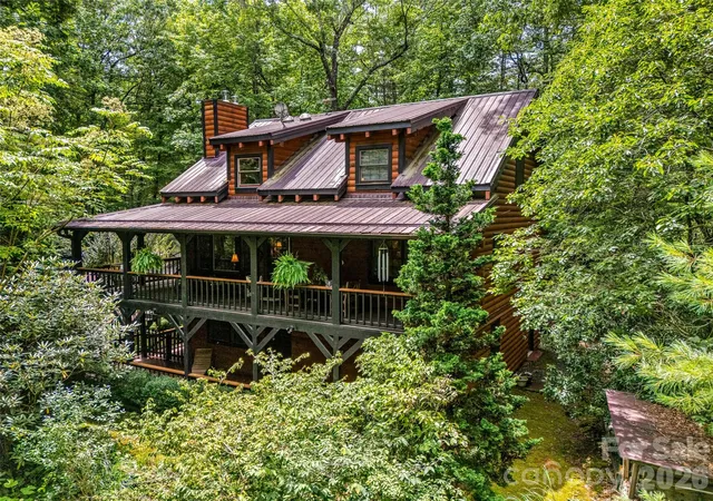 Photo 4 of Single family home for sale at 696 Top Of The Mountain Rd, Hendersonville, NC 28739 | MLS# 4410002 | Listing updated on 2026-09-15