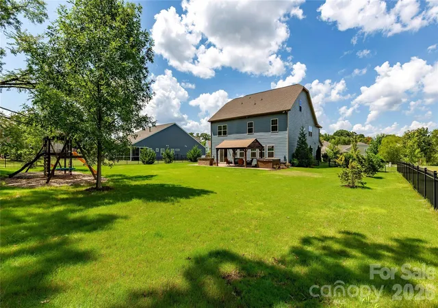 Photo 3 of Single family home for sale at 411 Rachel Elizabeth Dr, Matthews, NC 28104 | MLS# 4410036 | Listing updated on 2026-10-01