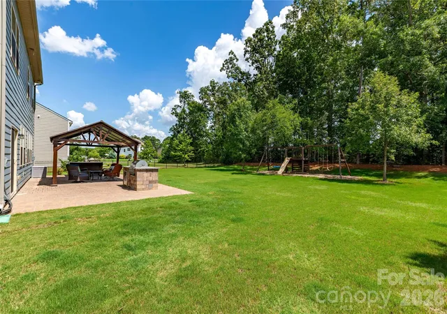 Photo 4 of Single family home for sale at 411 Rachel Elizabeth Dr, Matthews, NC 28104 | MLS# 4410036 | Listing updated on 2026-10-01