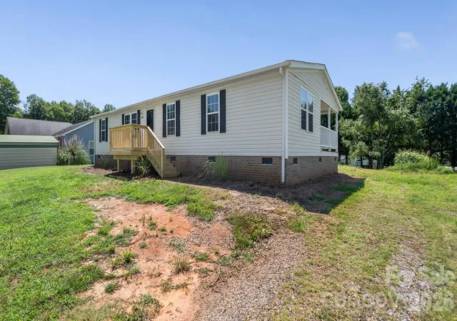 Photo 3 of Single family home for sale at 178 Zircon Dr, Statesville, NC 28625 | MLS# 4410053 | Listing updated on 2026-10-08