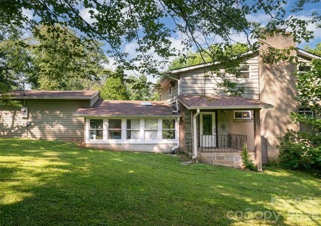 Photo 2 of Single family home for sale at 61 Sherwood Forest Dr, Arden, NC 28704 | MLS# 4410058 | Listing updated on 2026-09-15