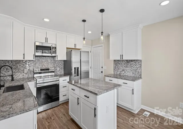 Photo 3 of Single family home for sale at 3208 Boyd St, Charlotte, NC 28208 | MLS# 4410068 | Listing updated on 2026-09-14