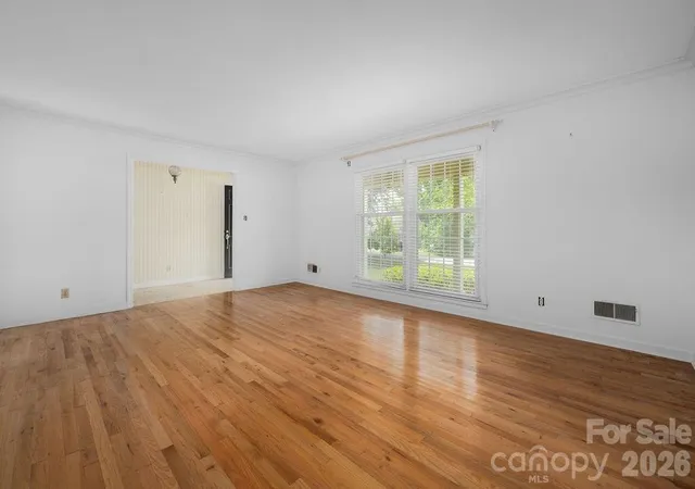 Photo 4 of Single family home for sale at 5022 Cheviot Rd, Charlotte, NC 28269 | MLS# 4410172 | Listing updated on 2026-10-05