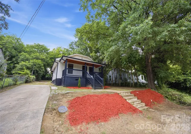 Photo 3 of Single family home for sale at 15 Meadowview Ave, Concord, NC 28027 | MLS# 4410337 | Listing updated on 2026-09-13