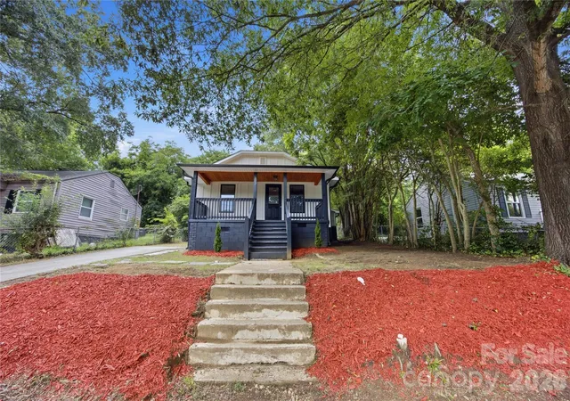 Photo 3 of Single family home for sale at 15 Meadowview Ave, Concord, NC 28027 | MLS# 4410337 | Listing updated on 2026-09-13