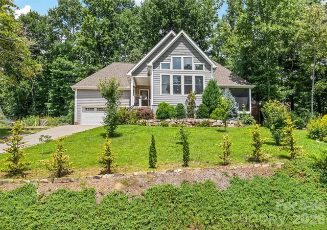 Photo 3 of Single family home for sale at 18 Forget Me Not Meadows, Fairview, NC 28730 | MLS# 4410784 | Listing updated on 2026-09-15
