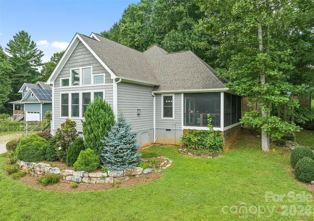 Photo 3 of Single family home for sale at 18 Forget Me Not Meadows, Fairview, NC 28730 | MLS# 4410784 | Listing updated on 2026-09-15