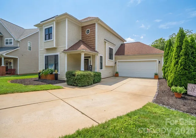Photo 3 of Single family home for sale at 20452 Greenway Hts Dr, Cornelius, NC 28031 | MLS# 4410787 | Listing updated on 2026-09-30