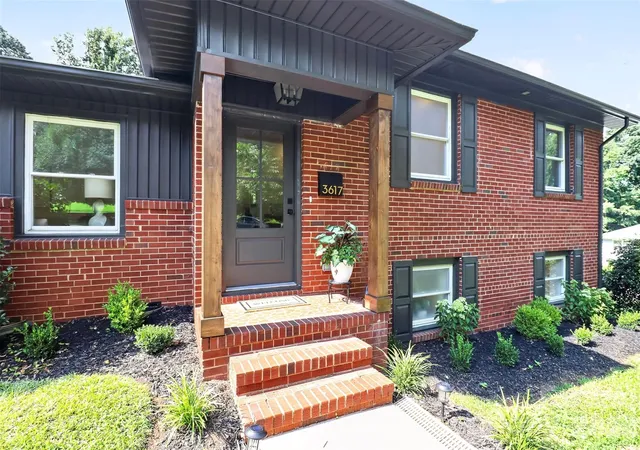 Photo 2 of Single family home for sale at 3617 Woodleaf Rd, Charlotte, NC 28205 | MLS# 4410938 | Listing updated on 2026-09-12