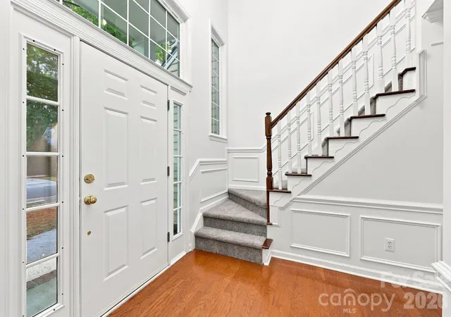 Photo 3 of Single family home for sale at 6004 Elm Cvs Ln, Charlotte, NC 28269 | MLS# 4411201 | Listing updated on 2026-10-06