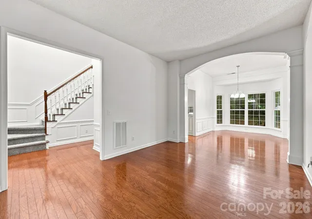 Photo 4 of Single family home for sale at 6004 Elm Cvs Ln, Charlotte, NC 28269 | MLS# 4411201 | Listing updated on 2026-10-13