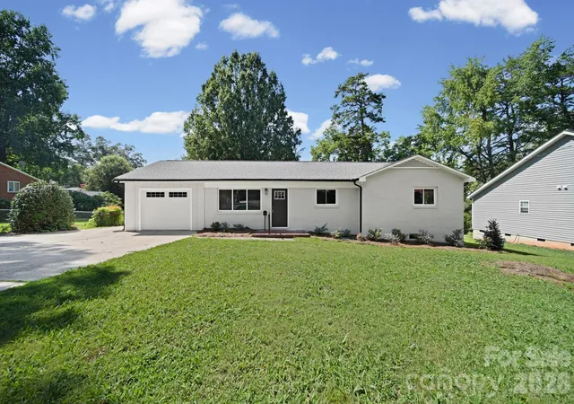 Photo 2 of Single family home for sale at 1041 Watts Dr, Charlotte, NC 28216 | MLS# 4411321 | Listing updated on 2026-10-05