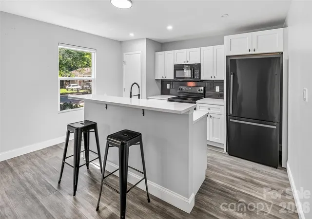 Photo 1 of Single family home for sale at 806 Cantwell St, Charlotte, NC 28208 | MLS# 4411359 | Listing updated on 2026-10-21