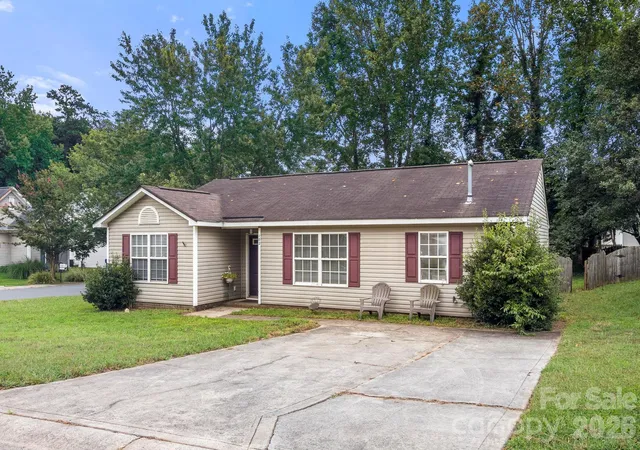 Photo 1 of Single family home for sale at 182 Kristens Ct Dr, Mooresville, NC 28115 | MLS# 4411653 | Listing updated on 2026-09-24