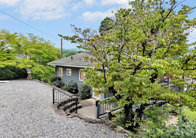 Photo 3 of Single family home for sale at 87 Glenview Rd, Lake Junaluska, NC 28745 | MLS# 4411765 | Listing updated on 2026-09-15