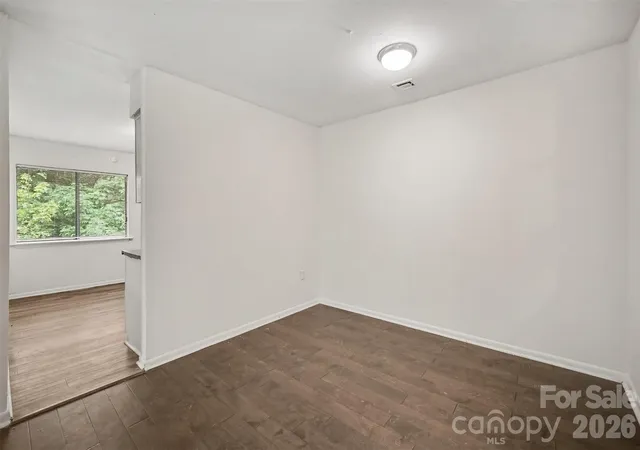 Listing Photo 5 - Condo for sale in building located at 4902 Spring Lake Dr, Charlotte, NC 28212 - Unit #E