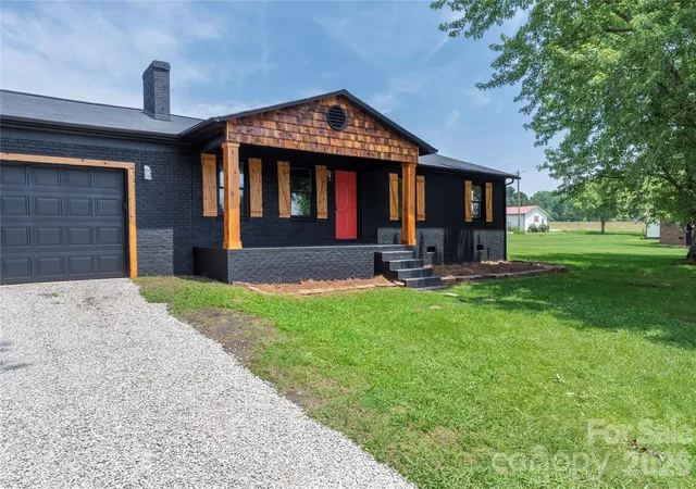 Photo 2 of Single family home for sale at 112 Robinette Ln, Statesville, NC 28625 | MLS# 4412009 | Listing updated on 2026-09-29