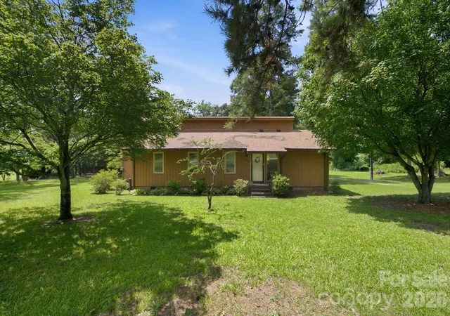 Photo 1 of Sale Pending at 8016 Hedrick Cir, Huntersville, NC 28078 | MLS# 4412176 | Listing updated on 2026-09-12
