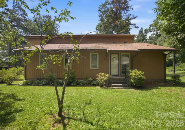 Photo 2 of Sale Pending at 8016 Hedrick Cir, Huntersville, NC 28078 | MLS# 4412176 | Listing updated on 2026-09-12