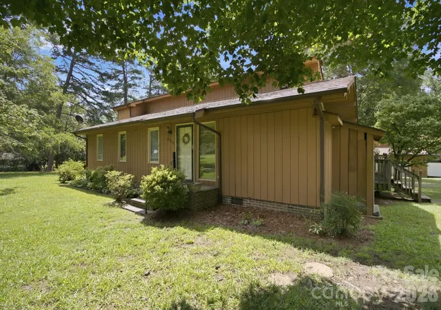 Photo 3 of Sale Pending at 8016 Hedrick Cir, Huntersville, NC 28078 | MLS# 4412176 | Listing updated on 2026-09-12