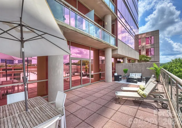 Listing Photo 4 - Condo for sale in The Arlington located at 315 Arlington Ave, Charlotte, NC 28203 - Unit #504