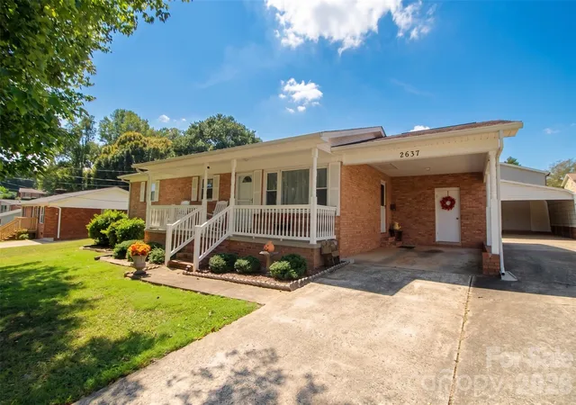 Photo 2 of Single family home for sale at 2637 Paula Dr, Gastonia, NC 28054 | MLS# 4412379 | Listing updated on 2026-09-14