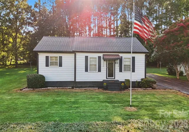 Single family home for sale at 832 Baker St, Statesville, NC 28677 | MLS# 4412636
