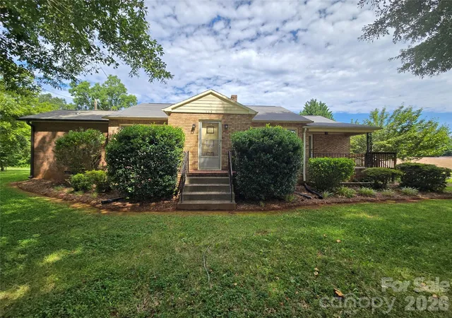 Photo 1 of Single family home for sale at 305 Oakland Ave, Morganton, NC 28655 | MLS# 4412769 | Listing updated on 2026-09-10