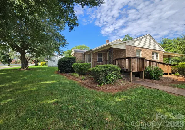 Photo 2 of Single family home for sale at 305 Oakland Ave, Morganton, NC 28655 | MLS# 4412769 | Listing updated on 2026-09-10