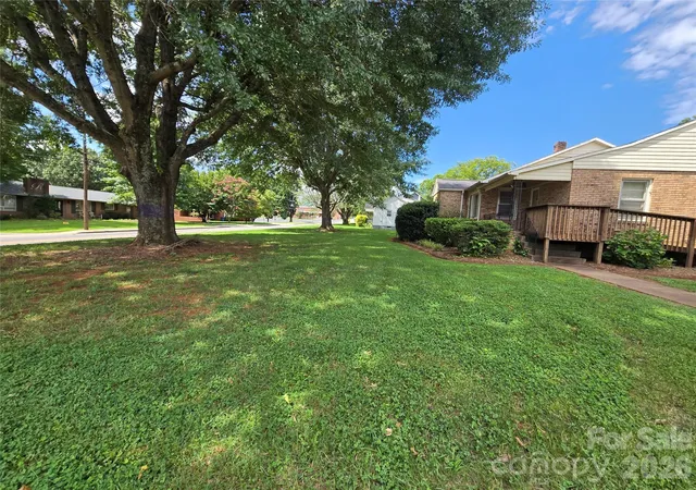 Photo 3 of Single family home for sale at 305 Oakland Ave, Morganton, NC 28655 | MLS# 4412769 | Listing updated on 2026-09-10