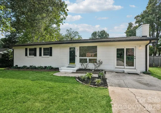 Photo 3 of Single family home for sale at 1443 Lynhurst Dr, Gastonia, NC 28054 | MLS# 4412821 | Listing updated on 2026-09-28